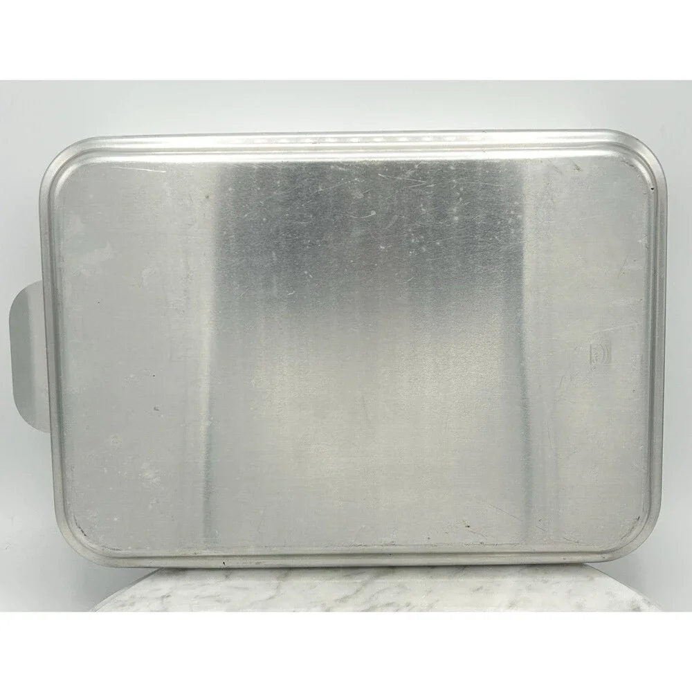 Vintage Mirro 9 x 13 Aluminum Cake Lasagna Pan With Snap On Lid Baking